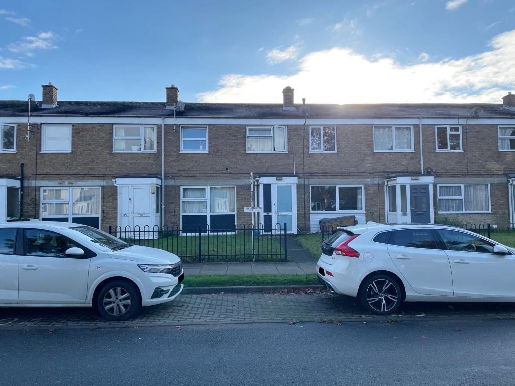 Lot: 13 - FREEHOLD TERRACE HOUSE - RESIDENTIAL INVESTMENT - Mid terrace house arranged as an HMO to the south of Colchester